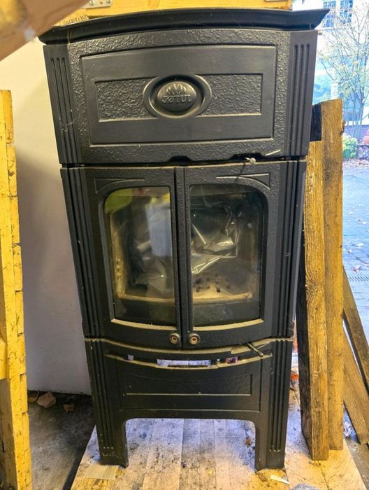 Kominek wolnostojący Jotul żeliwny