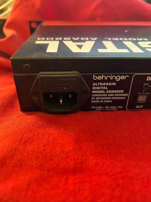 BEHRINGER ULTRAGAIN DIGITAL ADA8200 - Interface ADAT 8 IN/8 OUT