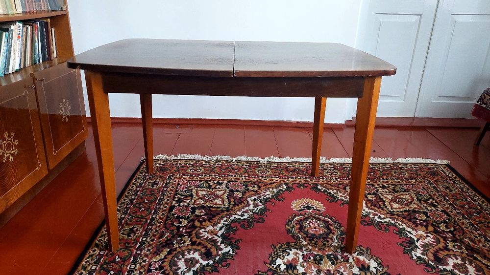 Стіл для вітальні розкладний дерев'яний