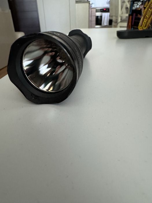 Latarka taktyczna Armytek Predator Pro white light