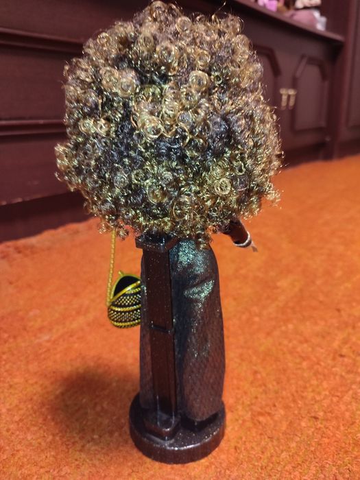 Кукла L.O.L. Surprise! O.M.G. Royal Bee (Роял Би, Королева Пчелка)