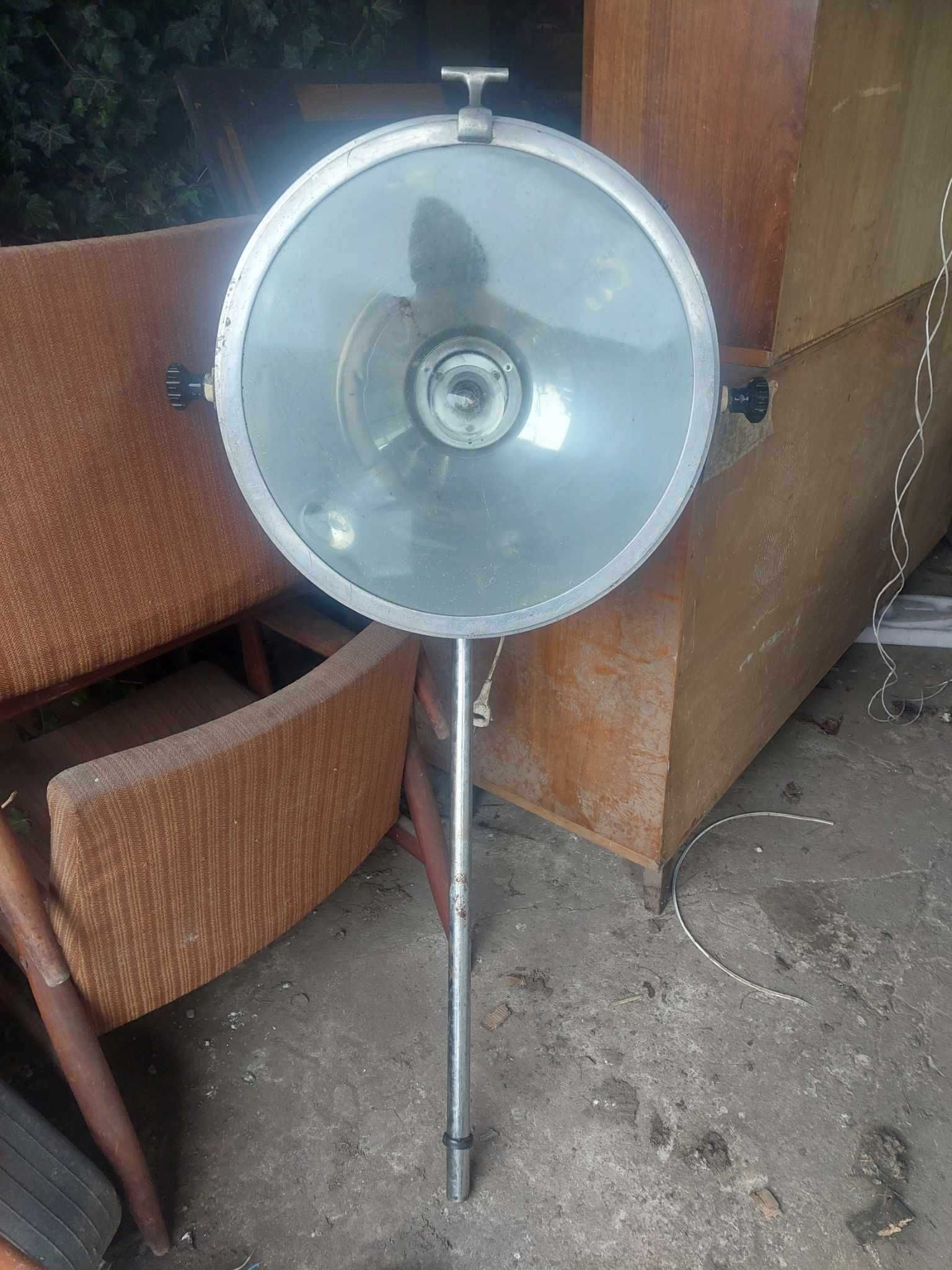 Lampa medyczna Famed lata 50-te bez podstawy.