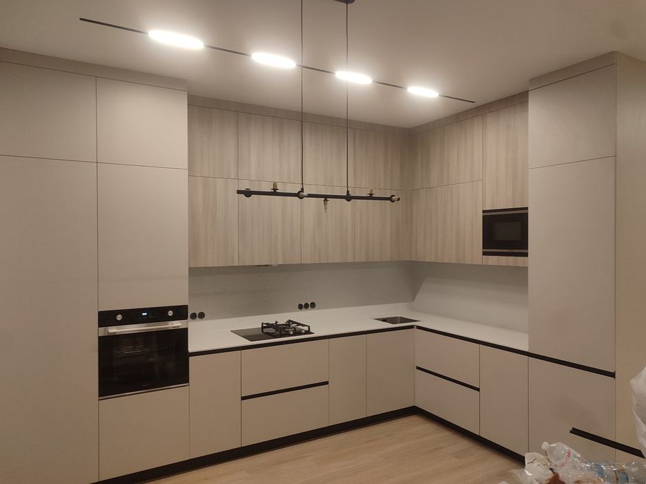 Кухні, шафи, гардеробні, меблі в передпокій та дитячих кімнат, столи.