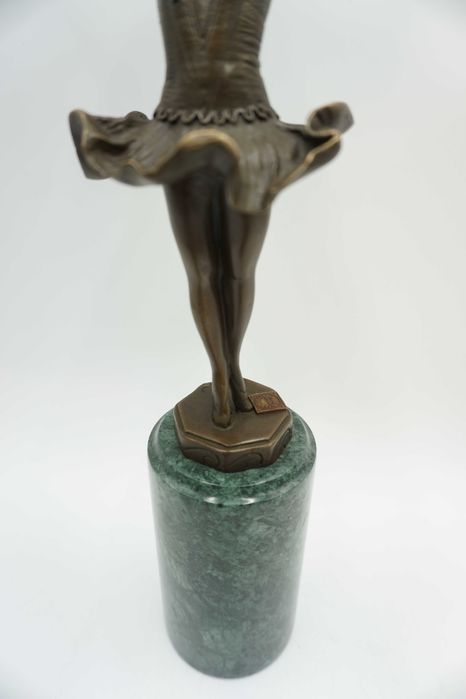 FIGURA Z BRĄZU dziewczynka tancerka