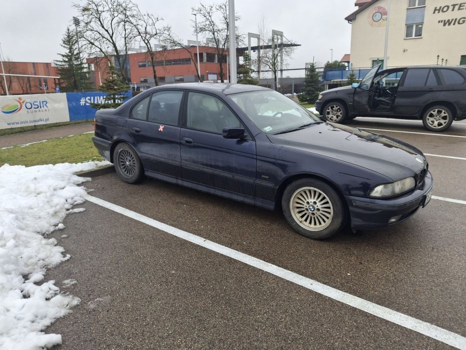 Bmw 5.         E39