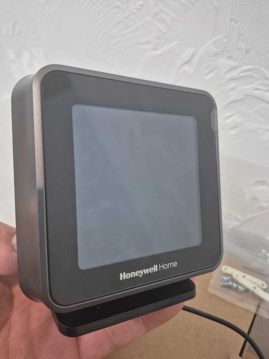 Бездротовий програмований термостат Honeywell Home T6R