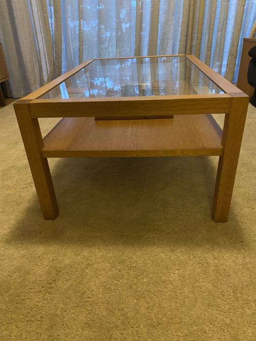 Mesa de apoio em vidro e madeira