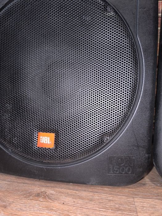 Продам колонки  JBL EON1500