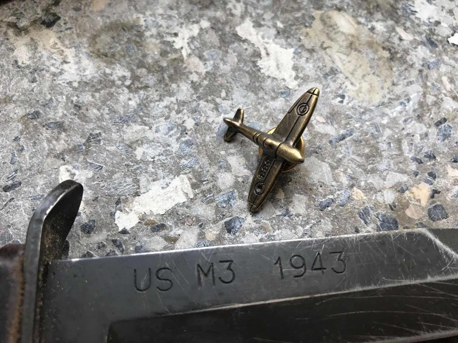 Wpinka mosiężna Spitfire WW2 II wojna światowa pin przypinka odznaka