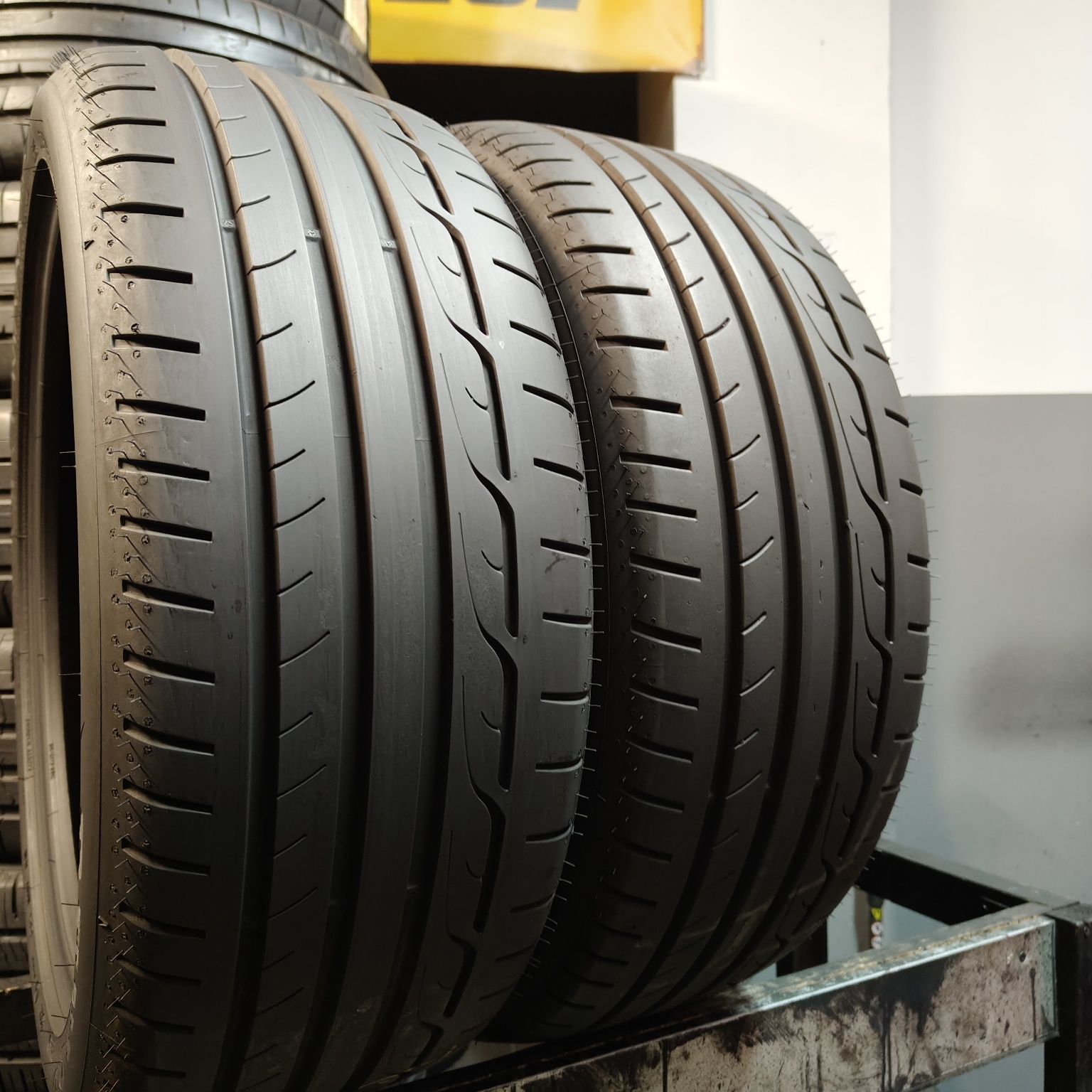 225/45/19 XL Sprzedam parę opon letnich Dunlop