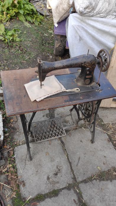 Швейная машинка Зингер