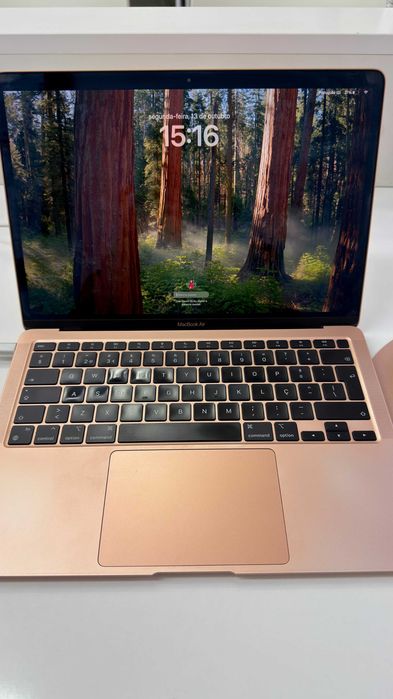 MacBook Air 13,3" M1 (2020) – 256GB armazenamento - 8GB RAM.