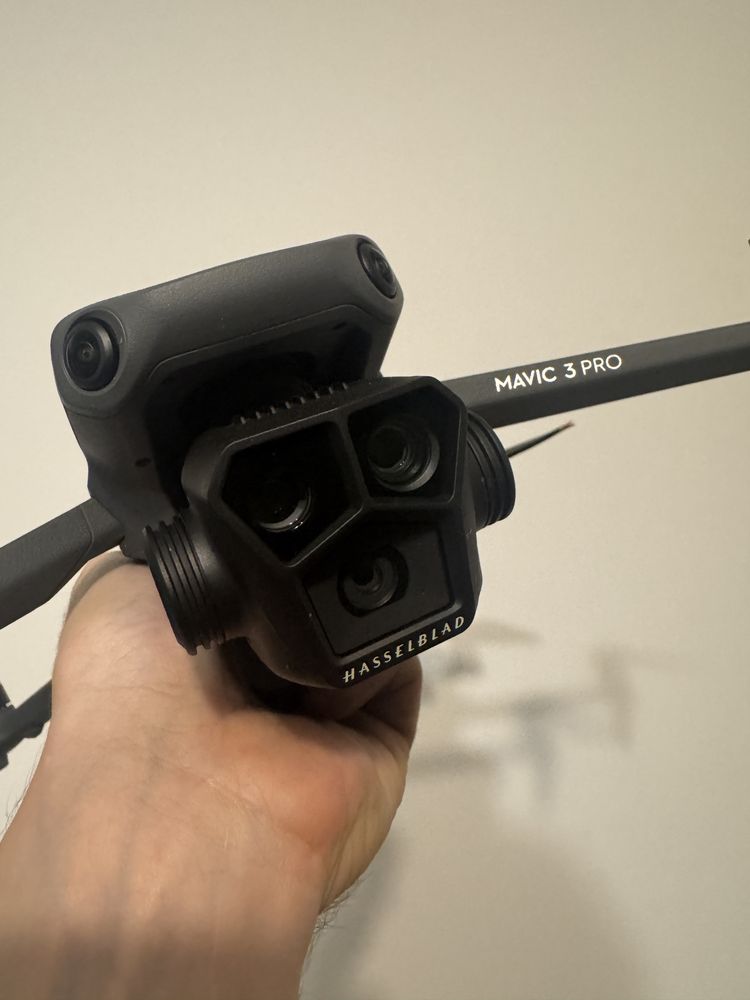 Mavic 3 Pro DJI RC 2 w dobrym stanie 6 cyklów