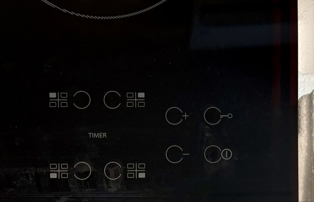 Варильна поверхня WHIRLPOOL AKT 821/BA робоча з розбитим склом