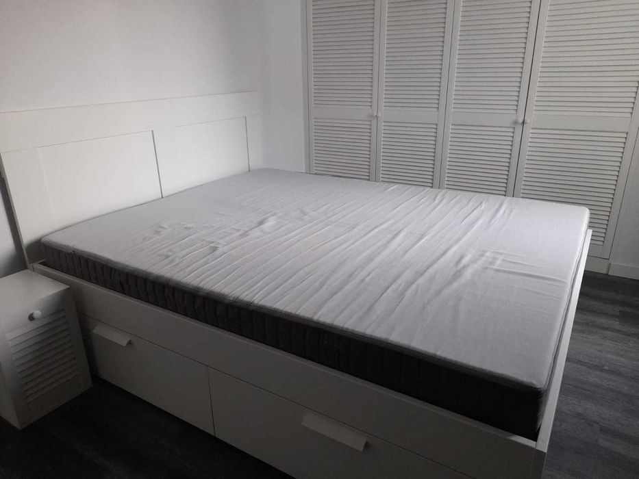 Białe, eleganckie łóżko (IKEA), 160x200