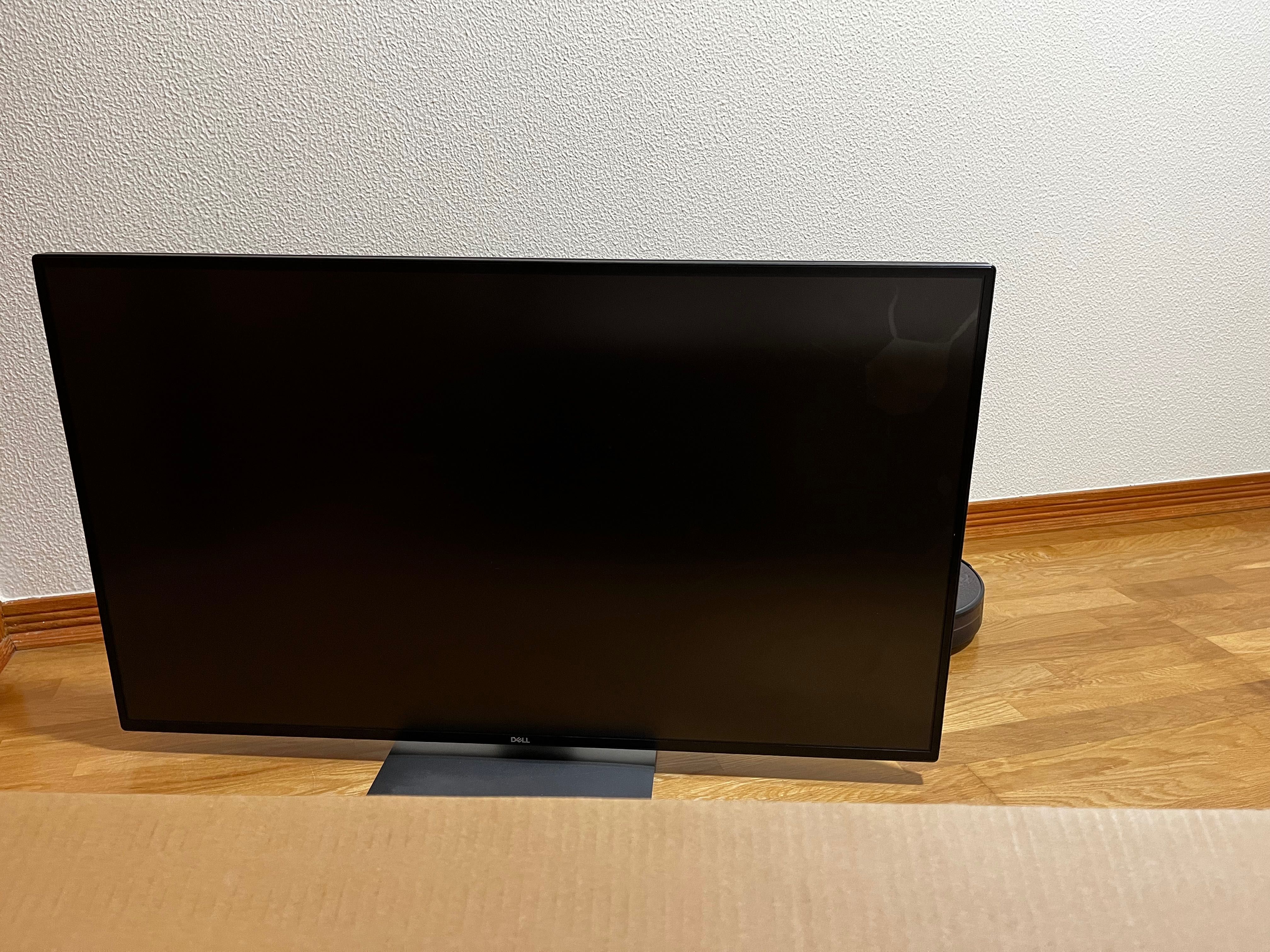 Dell UltraSharp U4320Q | 42.5"