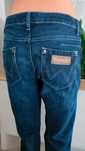 Wrangler Sara W212QC818 – Klasyczne jeansy, które zawsze pasują!