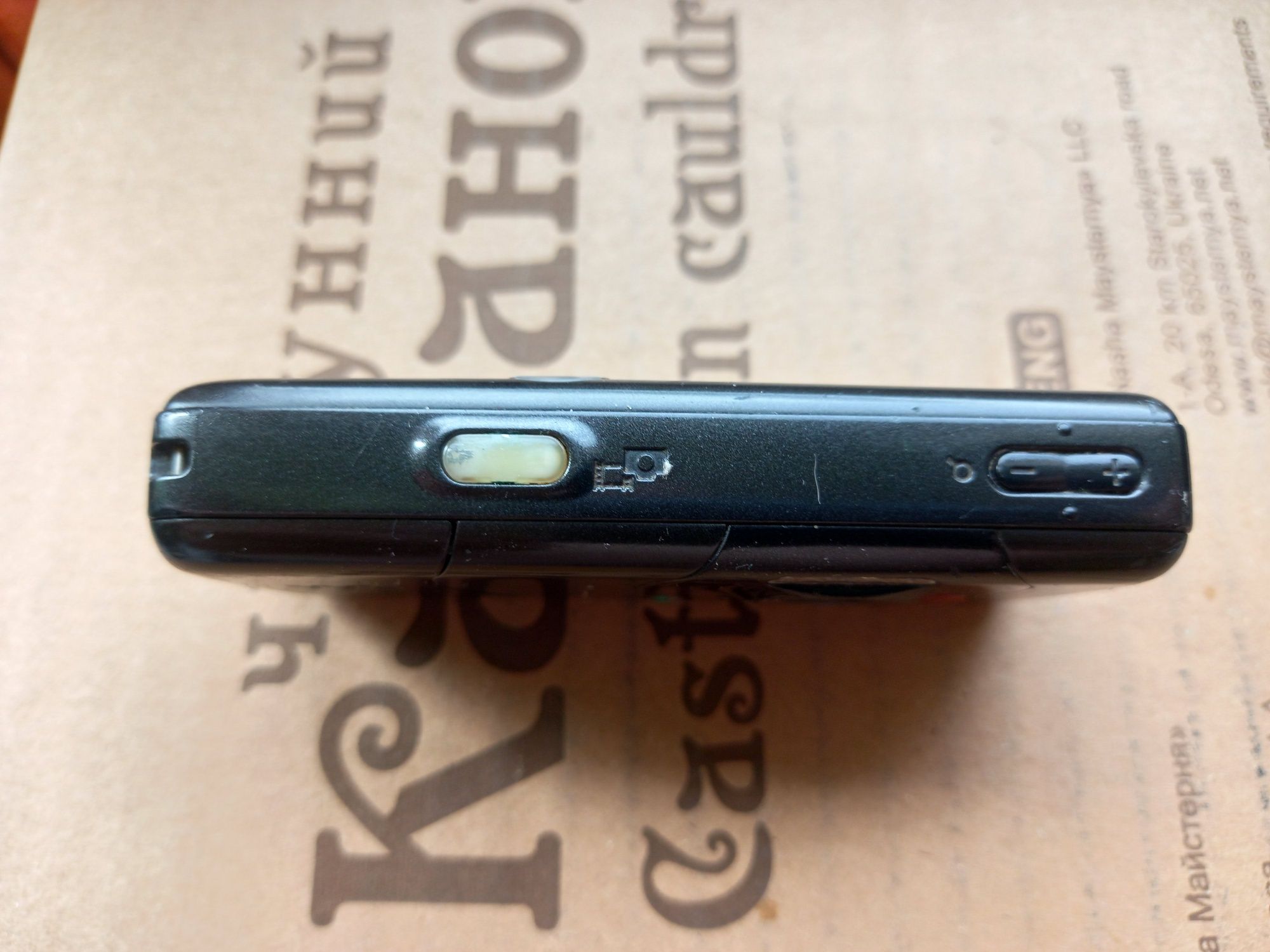 Кнопочный , продам Sony Ericsson w810i зарядка +100 грн