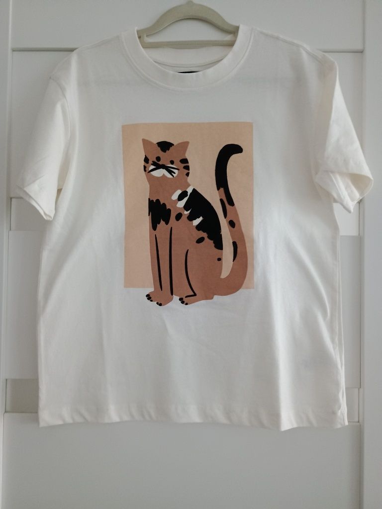 Kremowy T-shirt z kotkiem