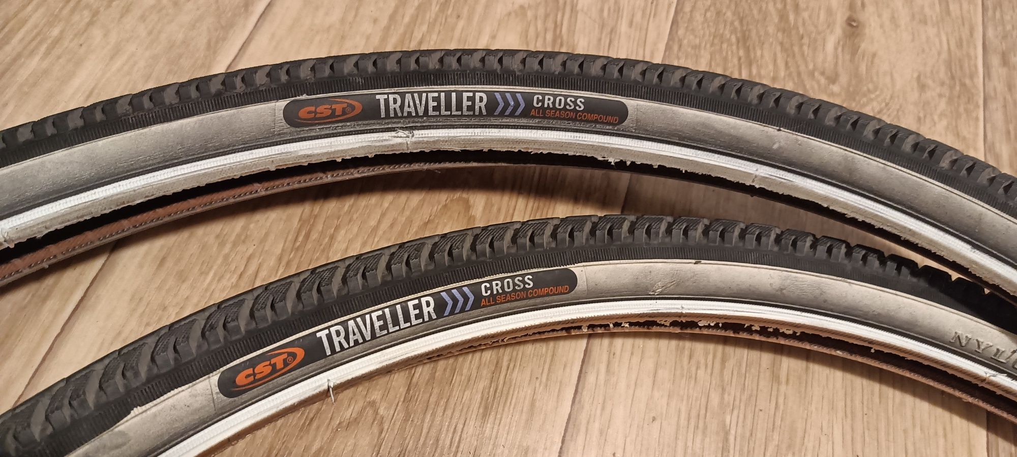 Opony rowerowe CST Traveller Cross 28