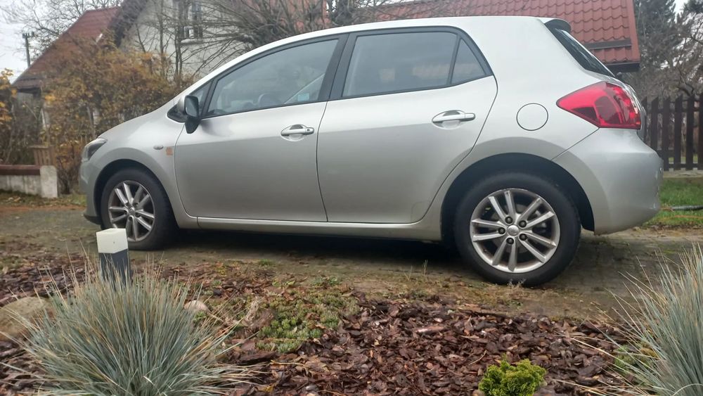 Toyota Auris Toyota Auris 2009 Srebrny Osoba prywatna