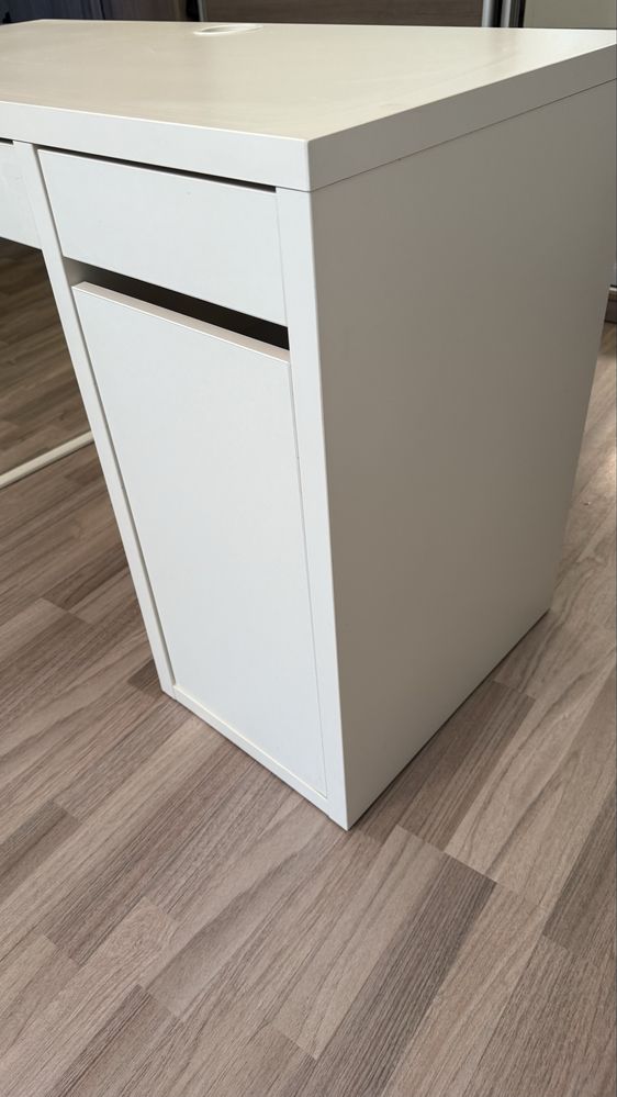 Стіл письмовий Ikea