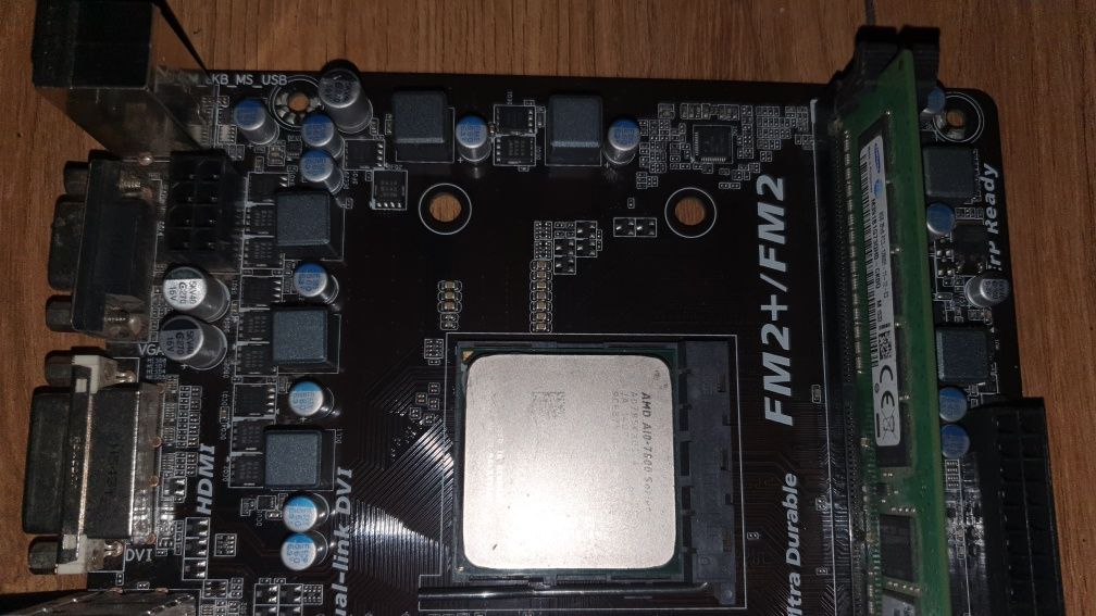 GIGABYTE GA-F2A88XM-HD3 + AMD A10 7850K 4x3.7ghz,DDR3 8GB FM2 100% OK