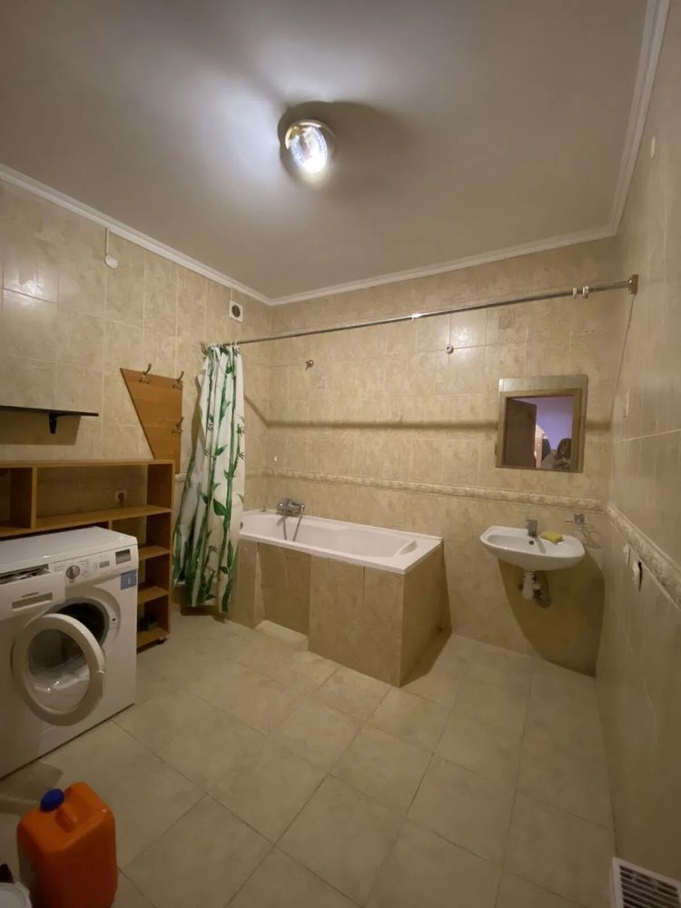 Продаж чотирикімнатної квартири по вул.Володимирська.