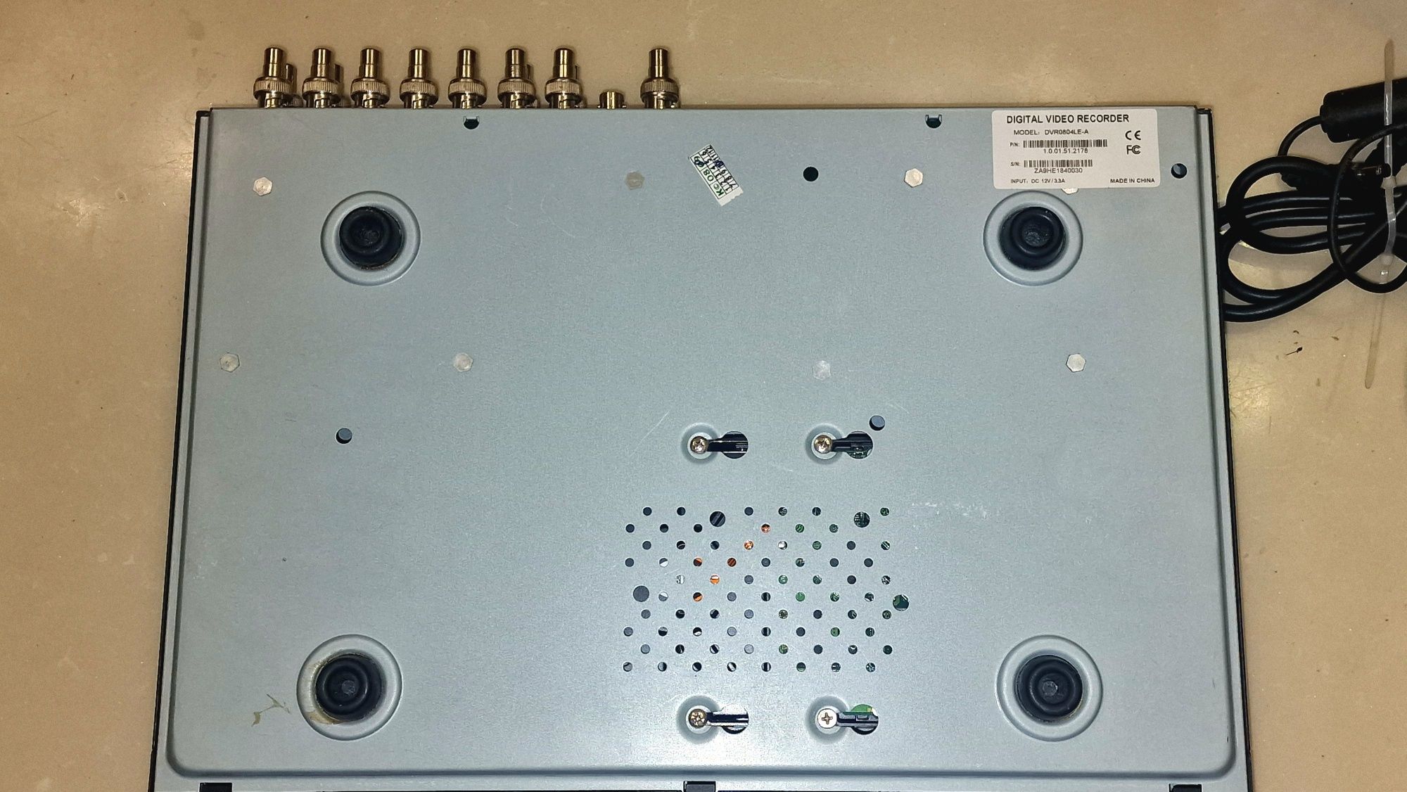 Видеорегистратор DVR0804LE-A на 8 камер+HDD 500гб+уличная камера