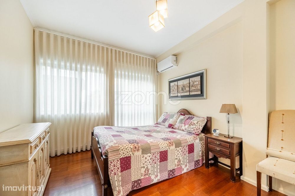 Moradia c/ 2 frações (Apartamento + loja) e logradouro | Paranhos