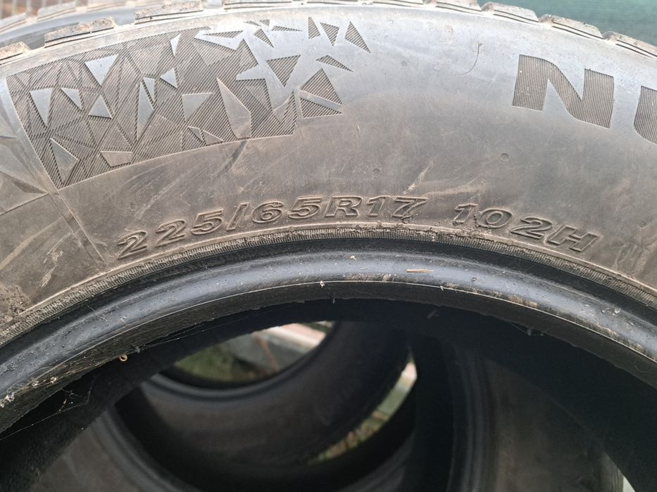 Opona zimowa 225/65R17