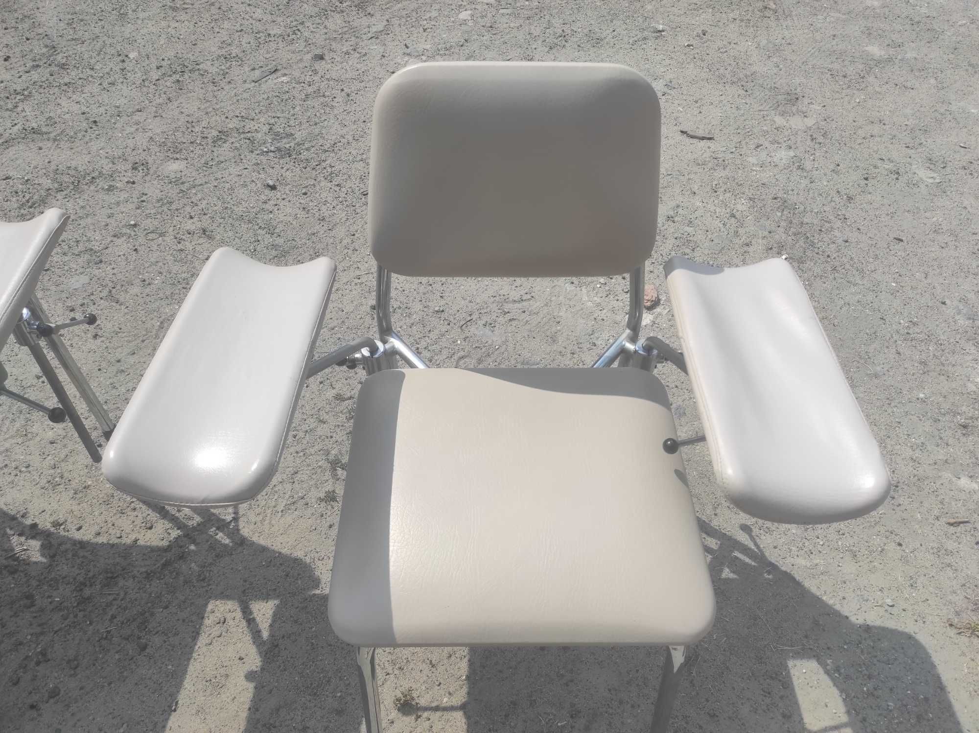 Krzesła fotele z podłokietnikami