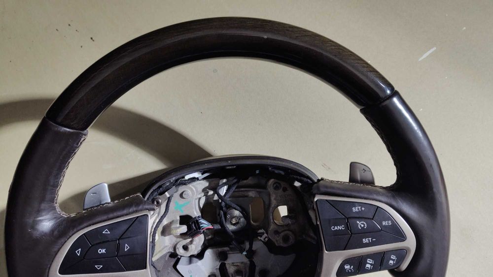 Jeep grand Cherokee wk2 SUMMIT kierownica idealna jak nowa ciemny brąz