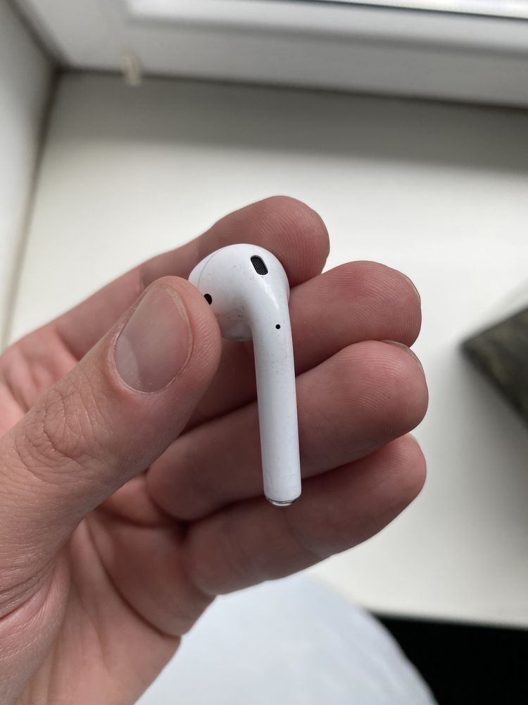 Продам навушник Apple AirPods 2right