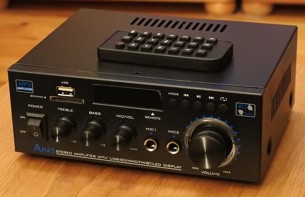 Uniwersalny mini wzmacniacz AK45.