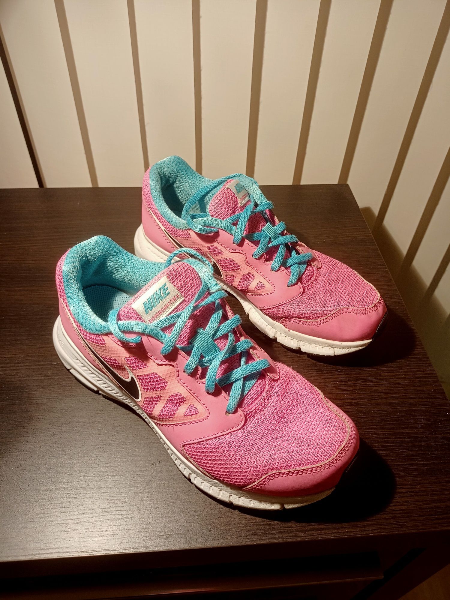 Buty Nike lekkie  dziewczęce sportowe do biegania rozmiar 36