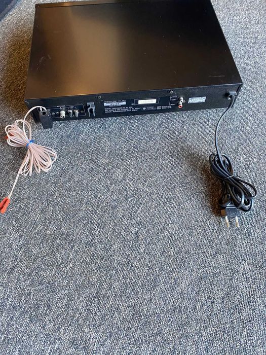 Akai AT-57 Tuner radiowy