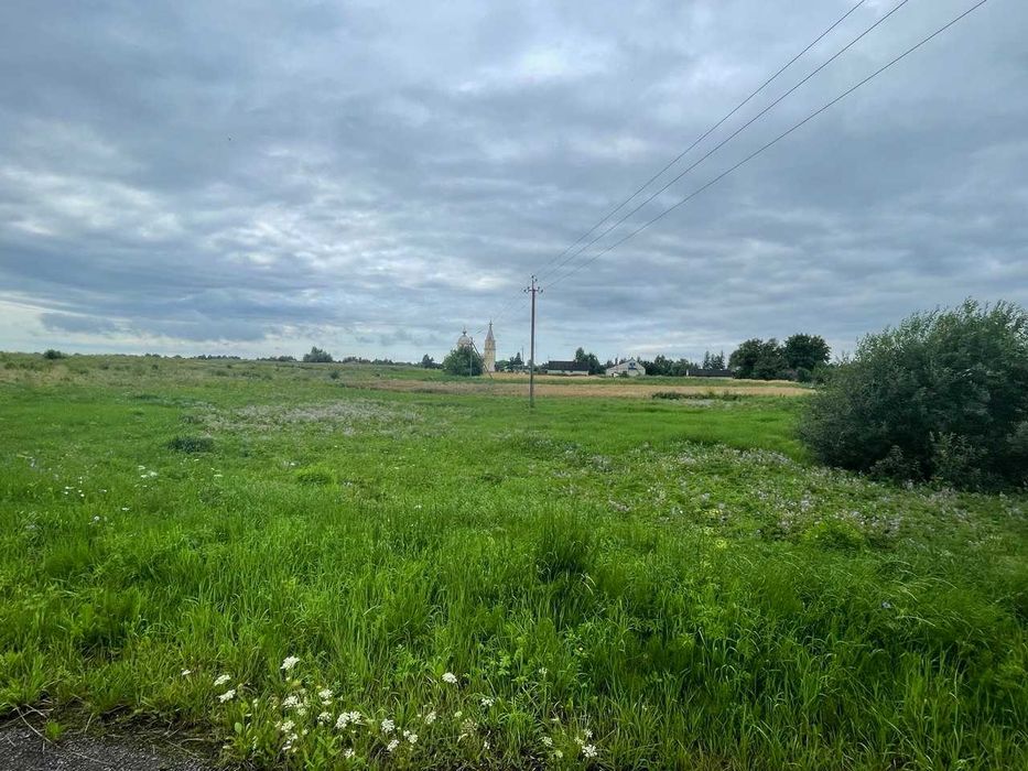 Продаж землі в мальовничій місцевості.  23 сот.  7 км до міста.