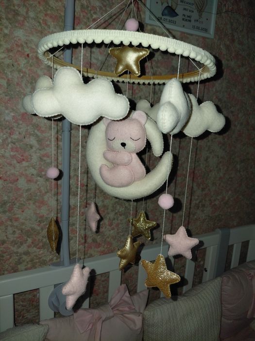 Дитячий мобіль в кроватку