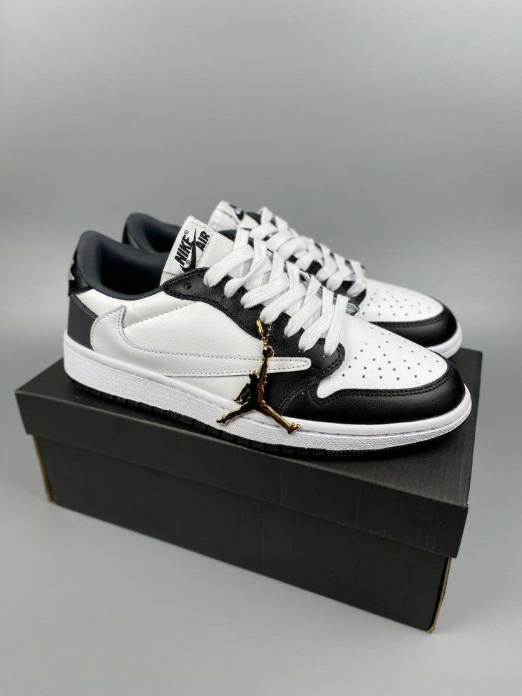 Чоловічі кросівки Nike Air Jordan 1 Low x Travis Scott black white