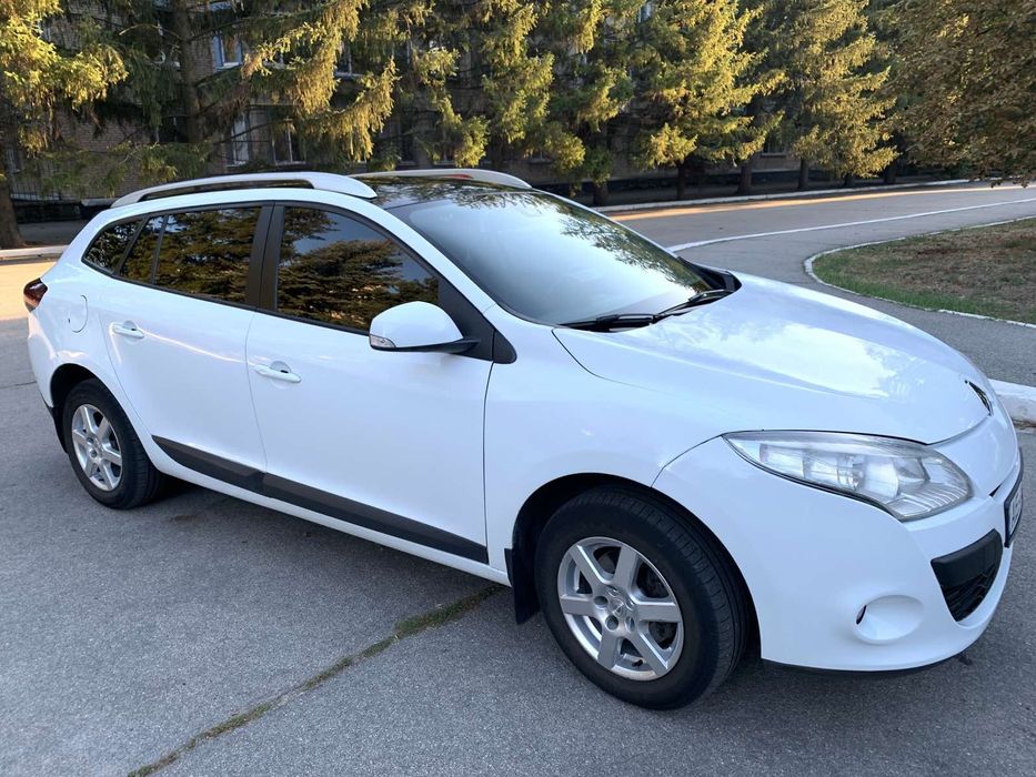 Рено меган      .