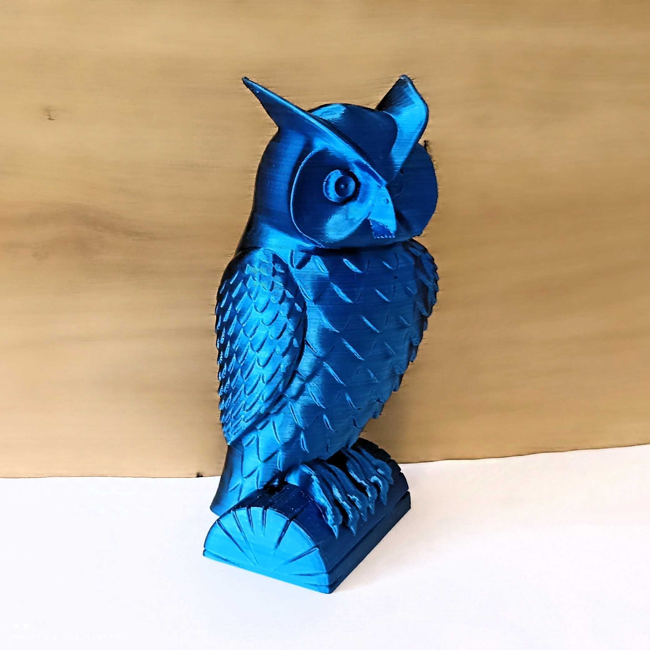 Elegancka figurka sowy na pniu - 3D druk, dwukolorowa niebieska czarna