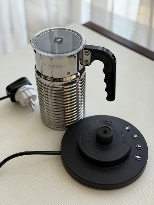 NESPRESSO Aeroccino 4 Капучинатор вспінювач подігрів молока для кави