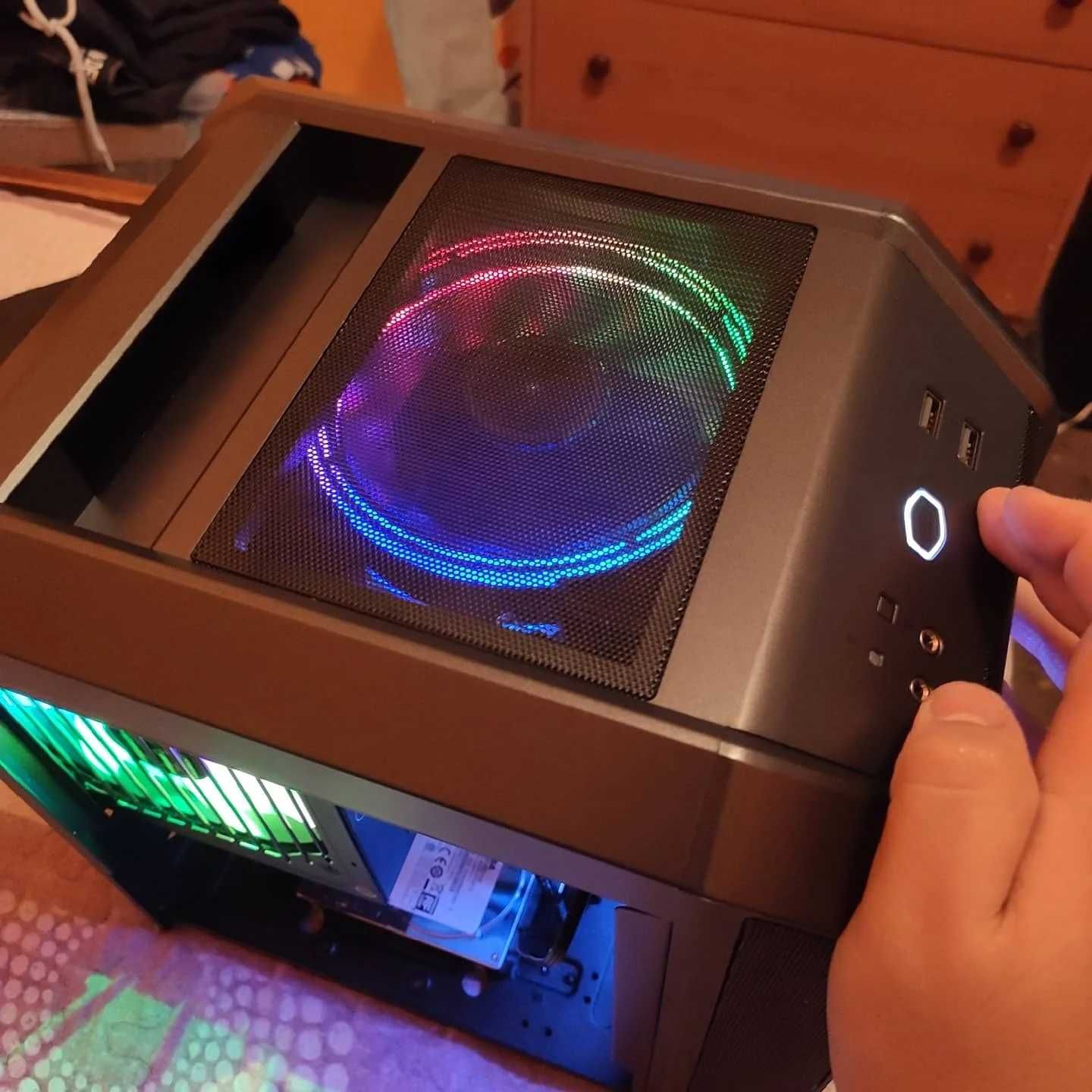 Корпус Cooler Master MasterCase H100