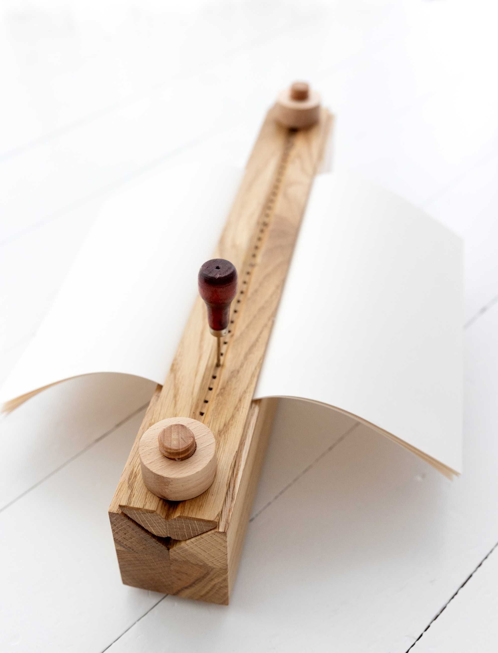 Podstawka introligatorska - Bookbinding cradle for punching