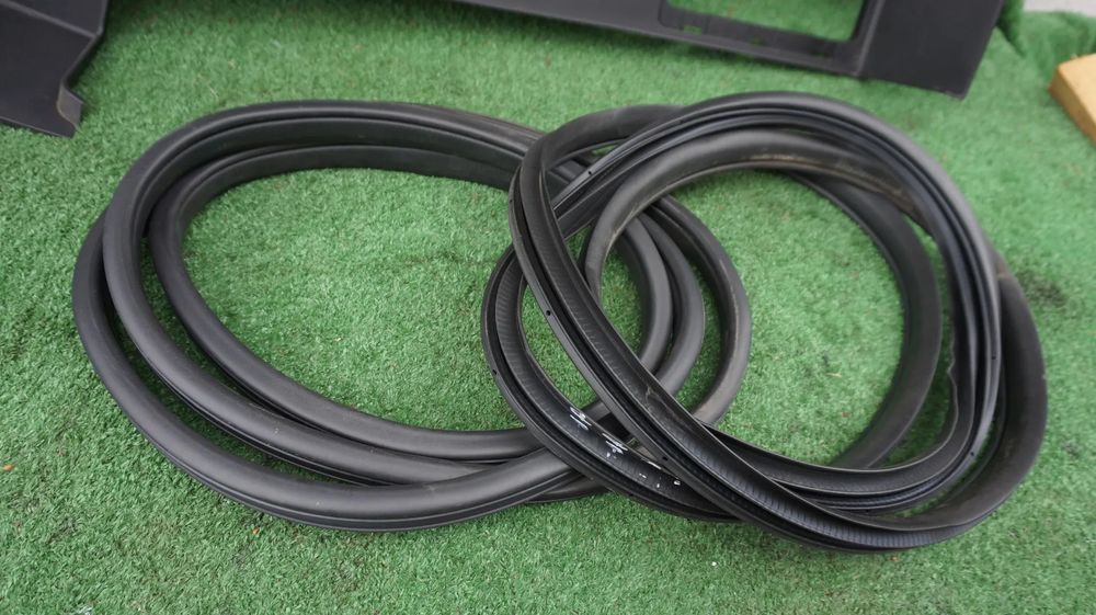 Mazda CX-3 1.5D 2.0 benzyna uszczelka drzwi lewa prawa przod