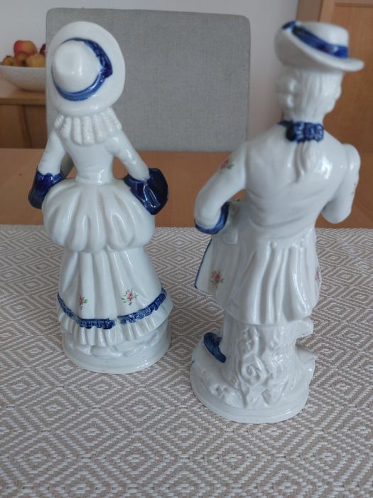 Par de estatuetas em Porcelana 22 cm