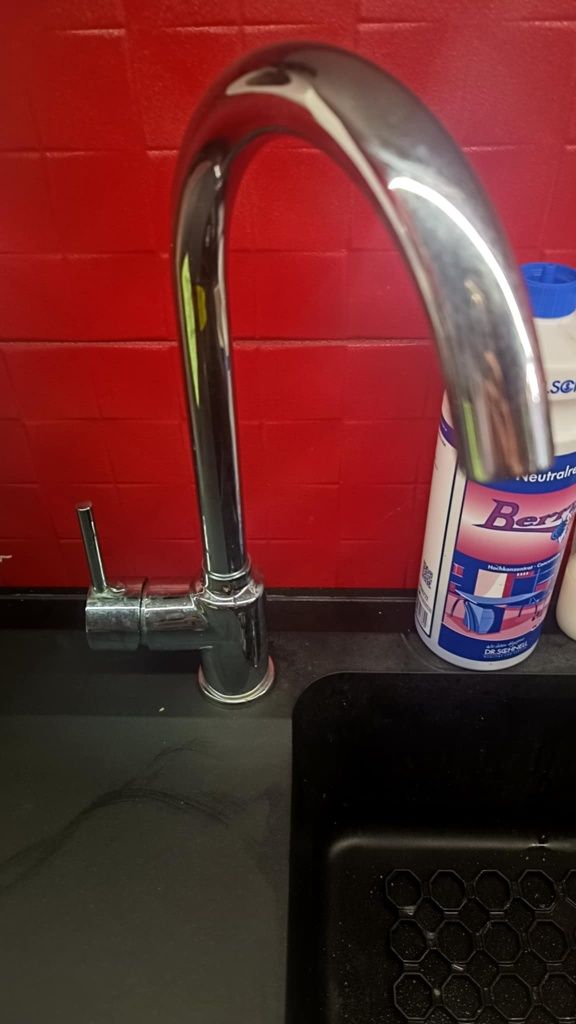 Zlewozmywak firmy Franke wraz z baterią i syfonem