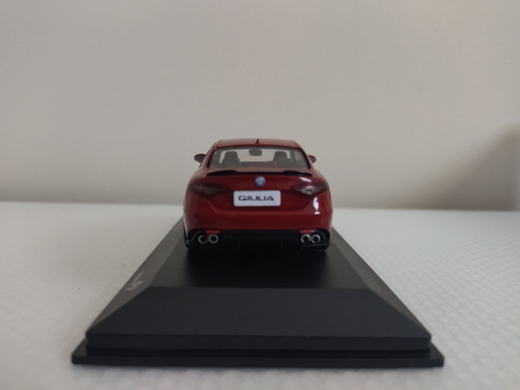 Miniatura Alfa Romeo Giulia Quadrifoglio 1/43 Nova