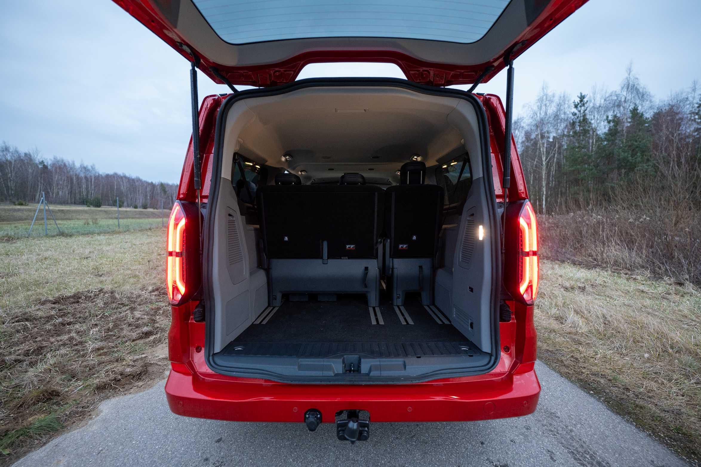 Wynajem Tourneo Custom TITANIUM X 8 osobowy automat 170km Komfort VIP